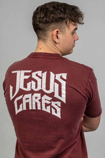 Christliches T-Shirt in Burgunder mit weißer Aufschrift Jesus Cares